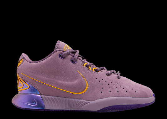 Nike Lebron 21